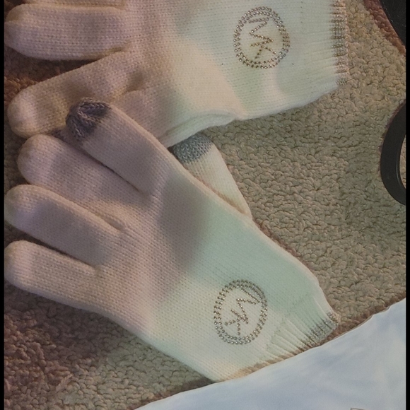 Michael Kors purse - Picture 6 of 15